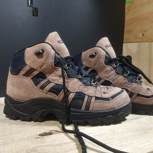 Nevados hiking boots